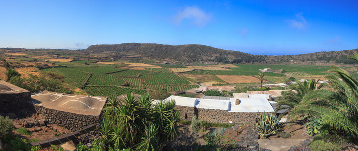 西里岛潘泰莱里亚的莫纳斯特罗山谷景观图片