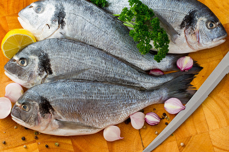 海产食品鱼类烹饪中图片