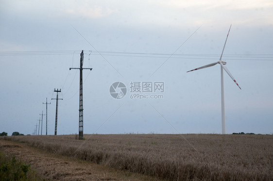 高压线塔的形象图片