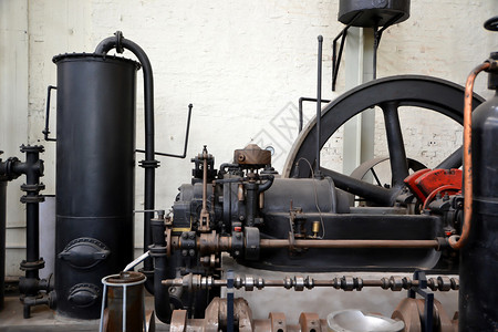 旧蒸汽机图片