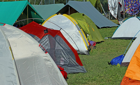 冰卢帐篷和露营中图片