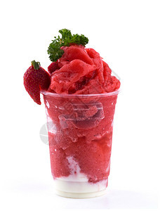 白色背景上的草莓冰沙背景图片