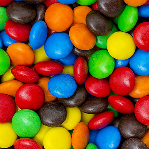 巧克力扁豆聪明多彩的巧克力糖果在工作室里用5D标记图片