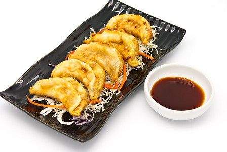 盘子里的煎饺中式美食图片