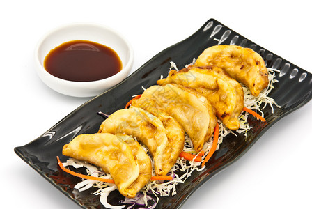 中式烹饪盘子里的煎饺中式美食背景