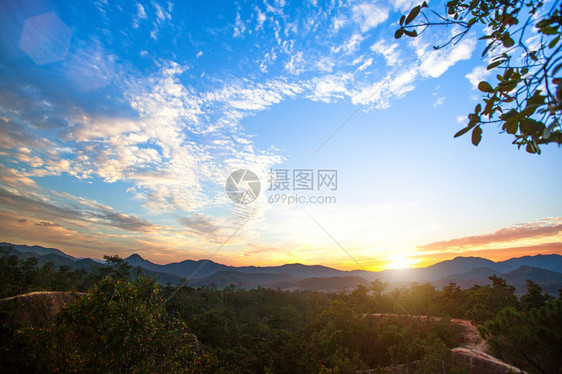 泰国北部与缅甸交界的山地景色校对P图片