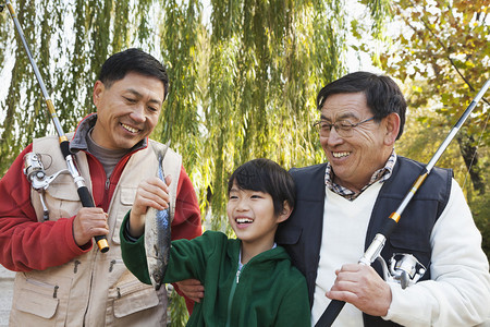 多代男子钓鱼肖像图片