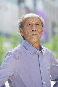 北京户外老人肖像背景图片