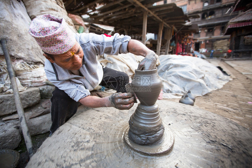 2013日在尼泊尔巴克塔普尔100个文化团体塑造了巴克塔普尔作为尼泊尔艺图片