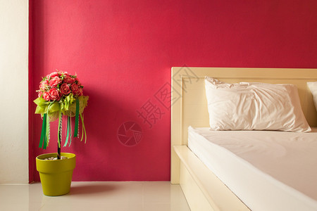 红色卧室装饰人造花图片