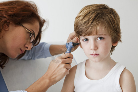 耳鼻喉科儿童图片