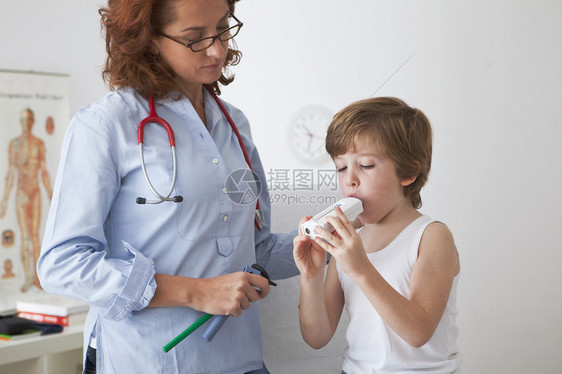 儿童的呼吸肺量测定图片
