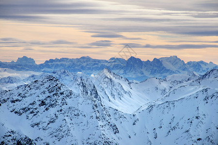奥地利山丘滑雪度假胜地索尔登图片