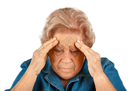 老妇人因头痛而摸头图片