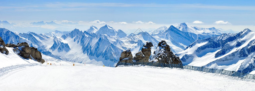 没有滑雪机的阿尔卑斯山脉美图片