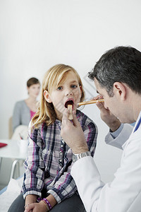 耳鼻喉科儿童图片