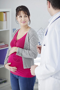 咨询中的孕妇背景图片
