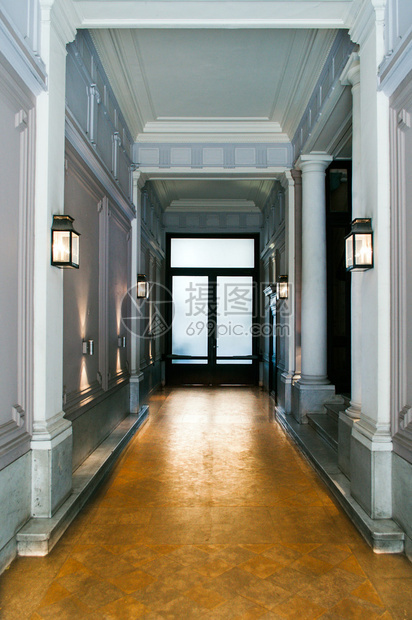 古宅中的经典门厅入口图片