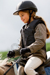 骑马术女孩图片