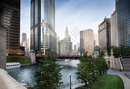 美国伊利诺斯州库克县芝加哥芝加哥河拉萨尔街大桥横跨一图片