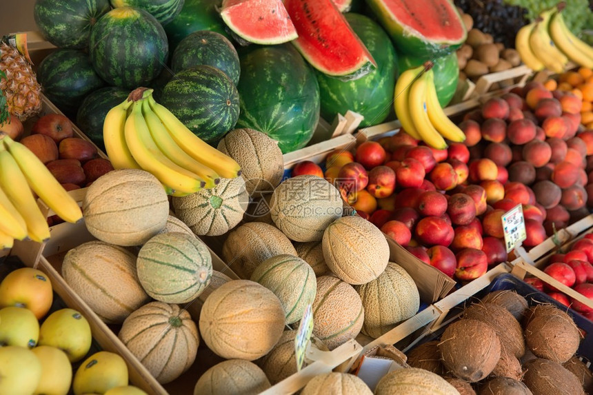 市场上市场摊位上的有高清图片下载-正版图片504824386-摄图网