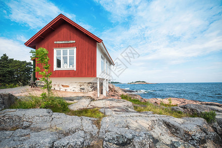 Nortalje的AlbertEngstroms海滨小木屋白着脸朝海漆成一个里程碑图片