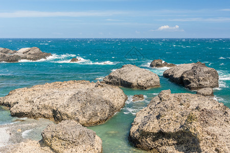 亚洲东县成贡镇三原大海珊瑚礁和海浪的海图片