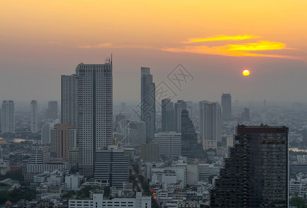 泰国曼谷日落时的城市景观图片