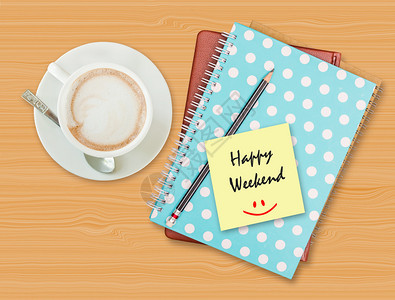 周末快乐在空白纸上微笑带咖啡图片