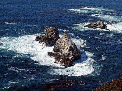 OlympusDigwaes坠落在岩石之间沿加州Camera圣芭拉以图片