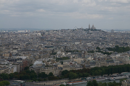 从埃菲尔铁塔顶部的景色图片