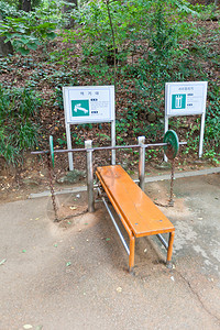 大韩民国釜山子城台公园的举重机图片
