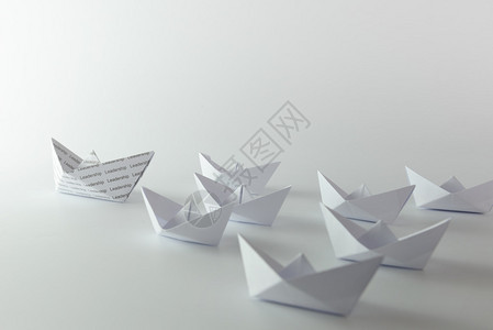 领导折纸船领导小组白船图片