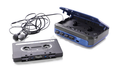 老式音乐盒式磁带和耳机的随身听图片