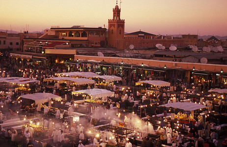 北非摩洛哥老城马拉喀什DjemmadelFna广场的街头食品和夜生活图片