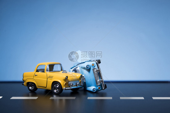 典型的五十年代级模型玩具汽车图片