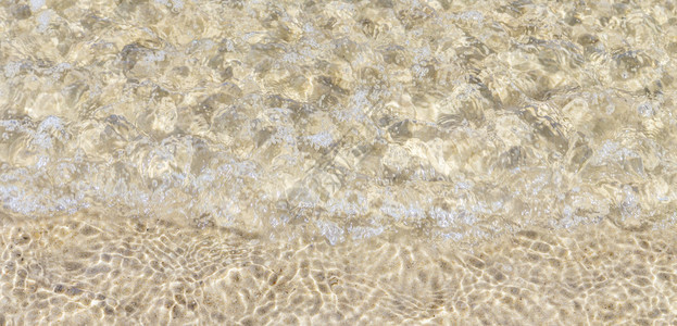 波罗的海沙滩上的水纹图片