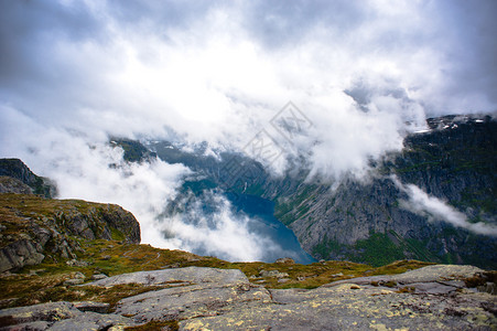 挪威Ringedalsvatnet湖奥达的Trolltun图片