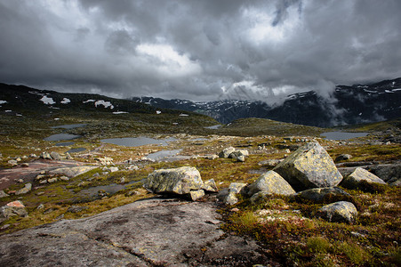挪威Ringedalsvatnet湖奥达的Trolltun图片
