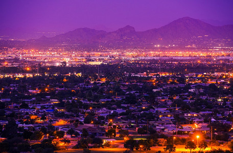菲尼克斯亚利桑那州Suburbs在夜里美国凤凰图片
