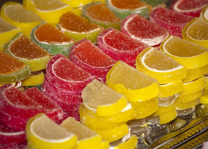 五颜六色的果味糖果和冻的背景特写图片
