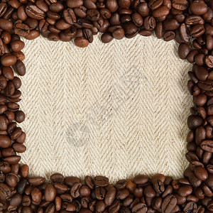 铺布和咖啡豆框架的背图片