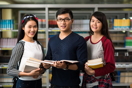 图书馆 看书越南大学生群体在图书背景