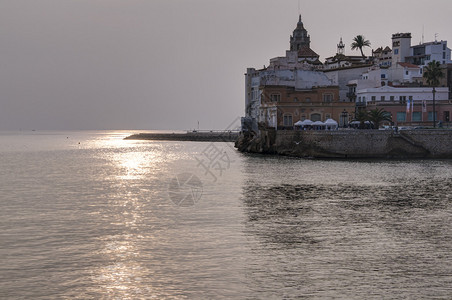 西班牙锡切斯的地中海日落图片