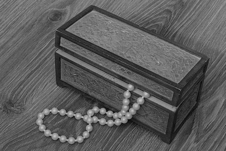 手制小棺木用珠宝的美丽模式从图片