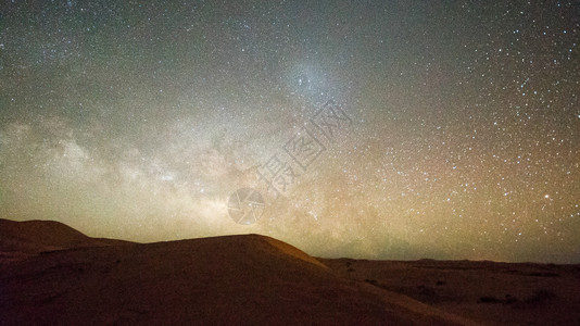 在摩洛哥萨哈拉沙漠上空的令人惊叹图片
