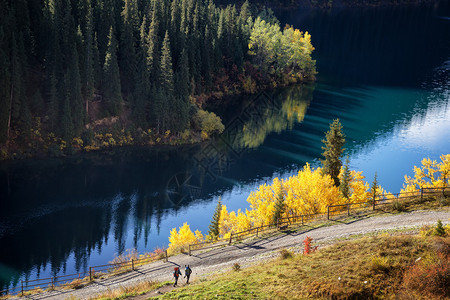 哈萨克斯坦天尚山Kolsay湖图片
