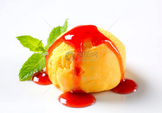 一勺芒果冰糕配草莓酱图片