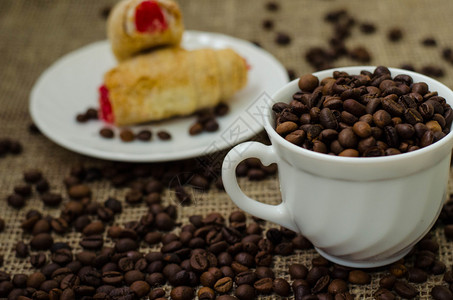 静物与咖啡豆和咖啡图片