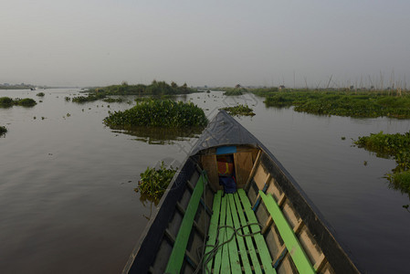 东南亚缅甸东部掸邦茵莱湖水上花园图片